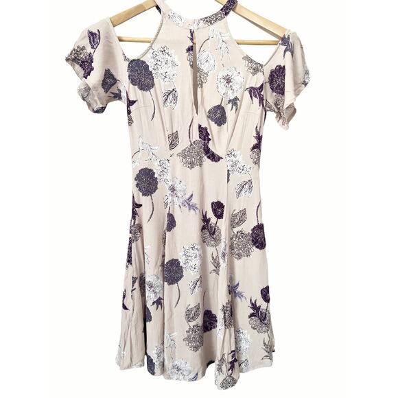 ASTR The Label Zoe Floral Cutout Cold Shoulder A-Line Cream Mini Dress Size XS - Picture 7 of 11